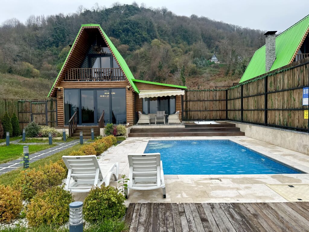 Sapanca’da Özel Havuzlu Bungalovlar ile Lüks Tatil