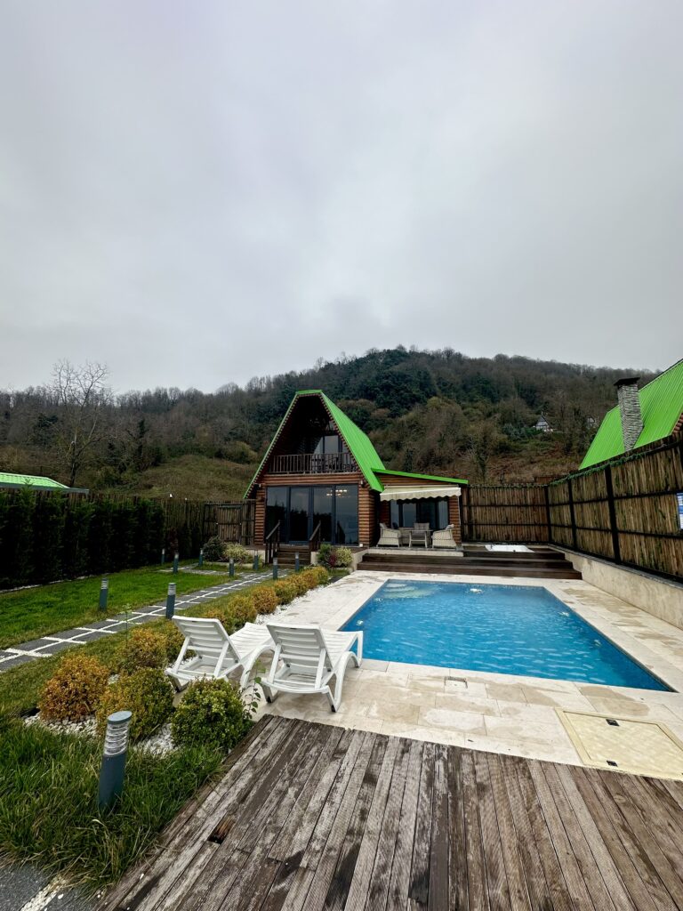 Sapanca'da Özel Havuzlu Bungalovlarda Tatilinizi Geçirin